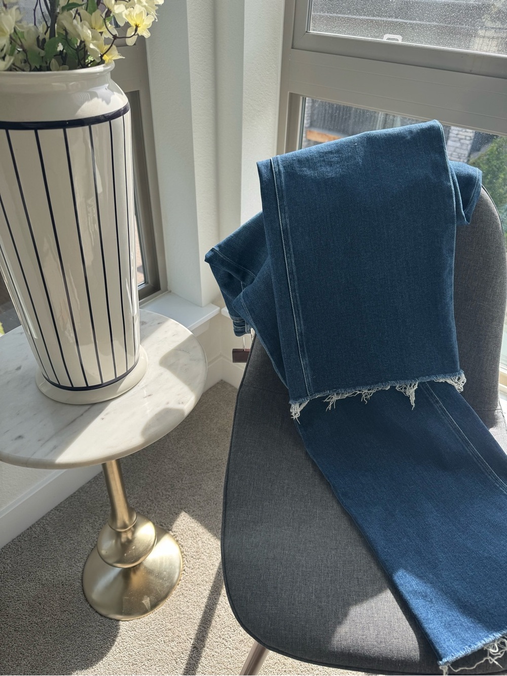 PAIGE Anessa Wide-leg Jeans | 31” | Raw hem - Picture 4 of 5